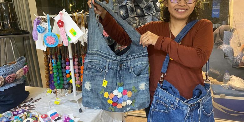 Daur Ulang Jeans: Mengubah Denim Usang Menjadi Harta Karun Baru