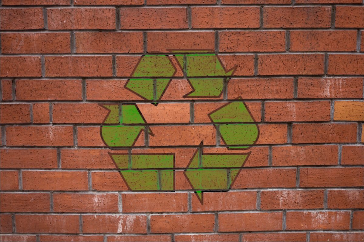 Eco Bricks vs Hollow Blocks: Mana Pilihan Terbaik untuk Konstruksi Berkelanjutan?