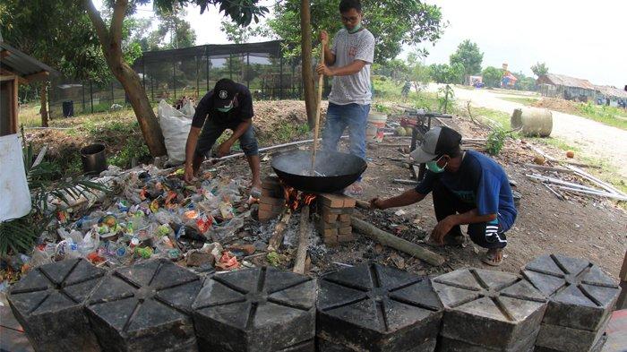 Daur Ulang Sampah Plastik Menjadi Paving Block: Solusi Berkelanjutan?