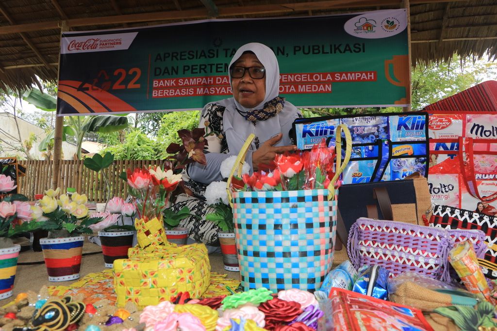 Kreativitas Sampah Plastik: Masalah atau Peluang?