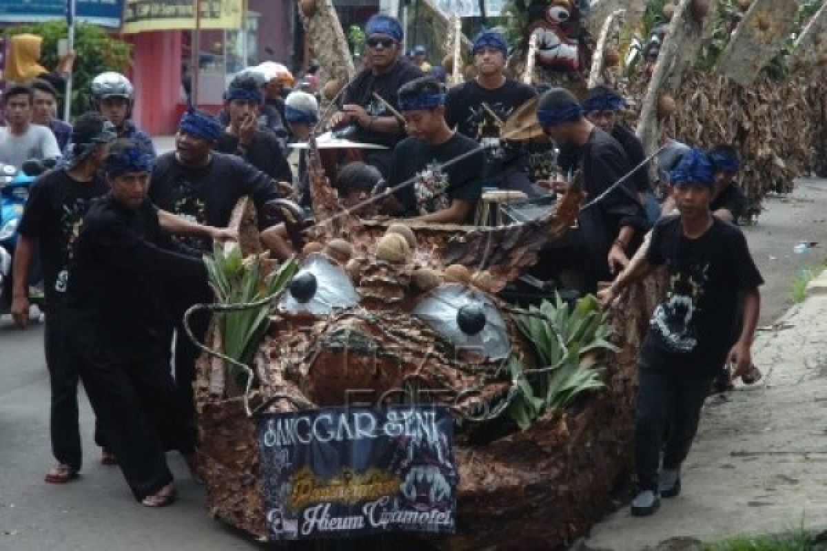 Seni Daur Ulang Sampah: Lebih dari Sekadar Mengurangi Limbah?
