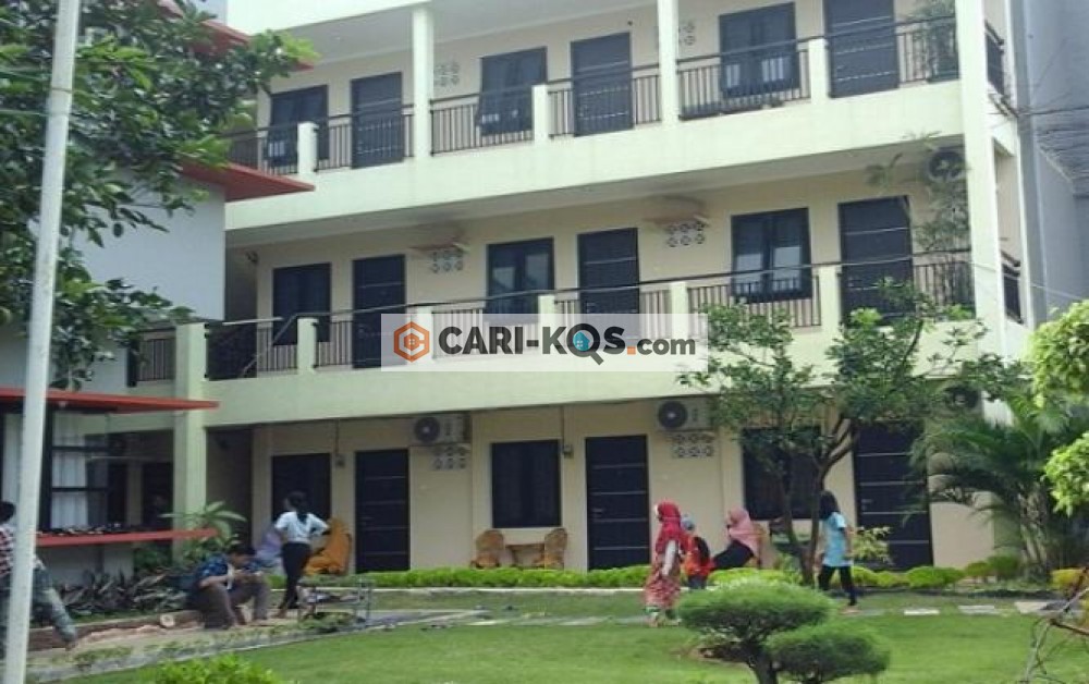 FamilyMart Kebun Jeruk: Lebih dari Sekadar Minimarket?