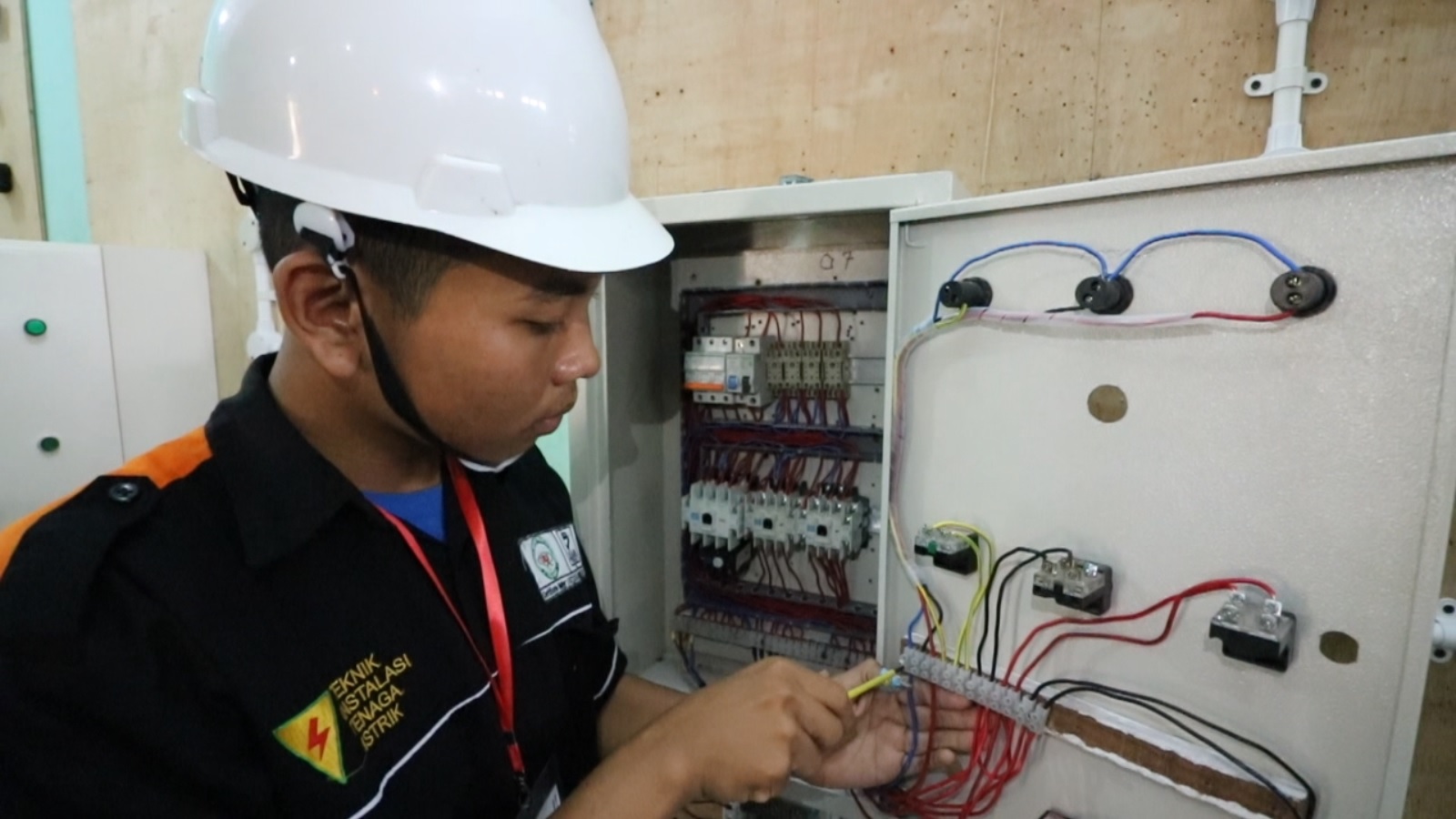Teknik Instalasi Tenaga Listrik: Apa Saja yang Dilakukan?