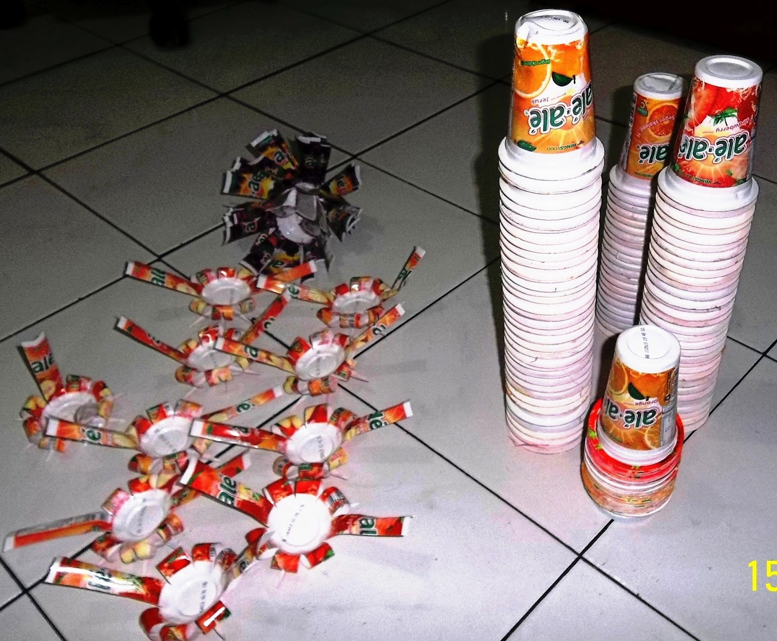 Kreativitas Tanpa Batas: Mengubah Aqua Gelas Bekas Jadi Karya Bernilai