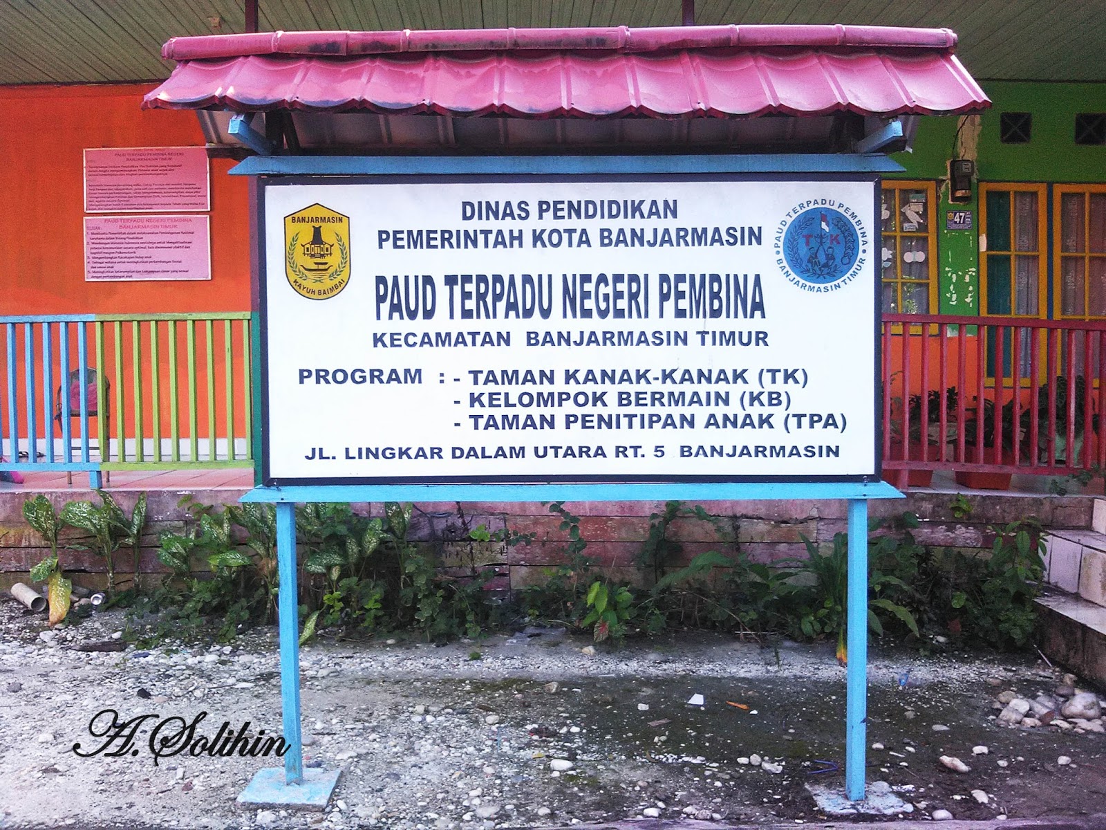 Ecobrick: Papan Nama Sekolah yang Ramah Lingkungan?