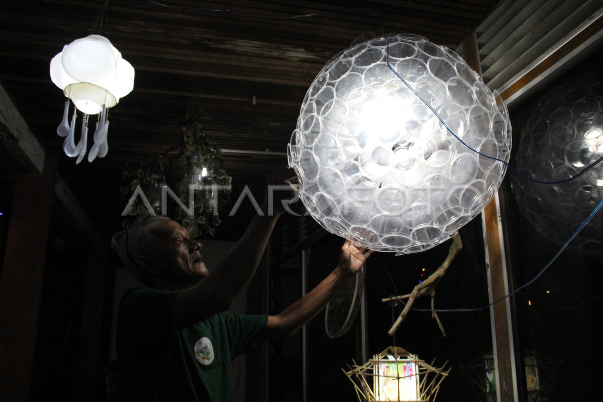 Seni dari Limbah Plastik: Transformasi Kreatif dan Kesadaran Lingkungan