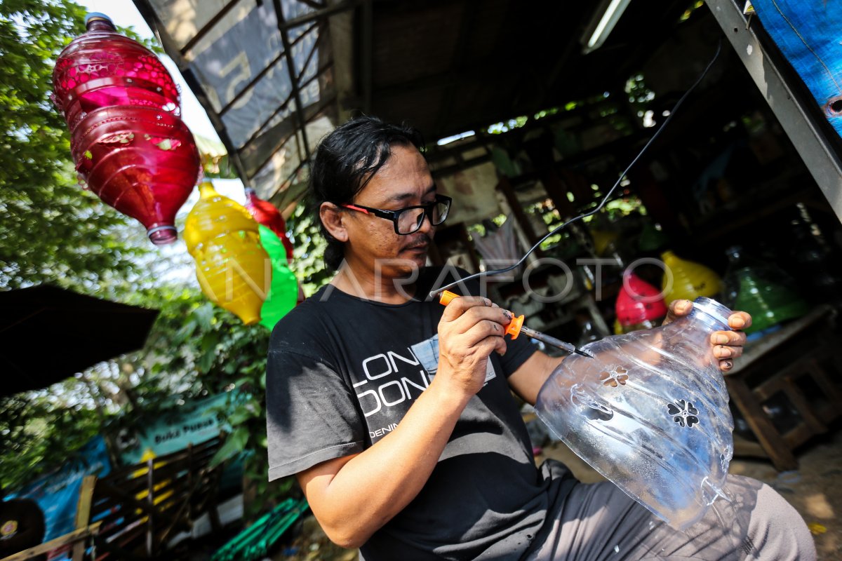 Galon Bekas: Sampah Jadi Karya?