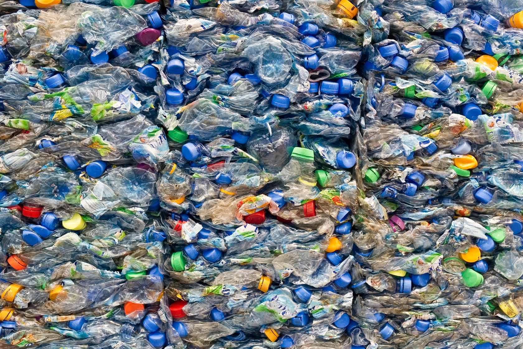 Masa Depan Industri Sampah Plastik: Tantangan dan Peluang