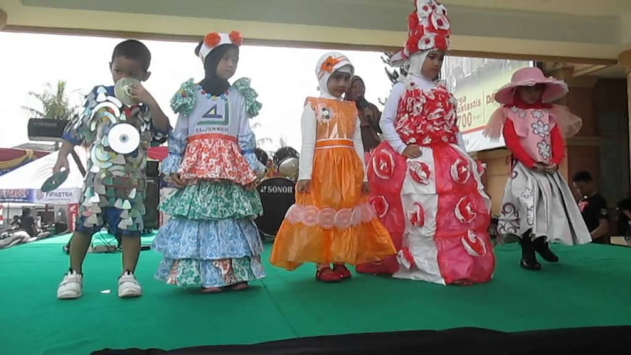 Lomba Kostum Barang Bekas: Kreativitas Tanpa Batas?
