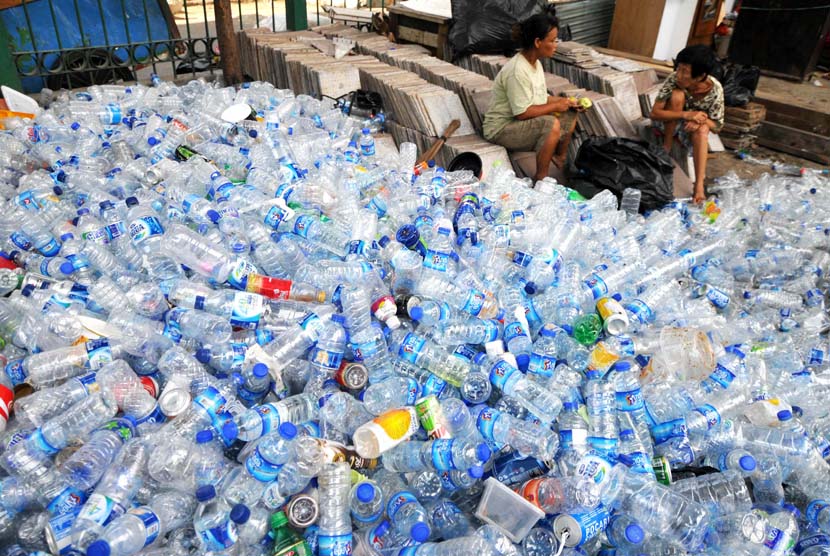 Botol Plastik Bekas: Ancaman dan Peluang Daur Ulang