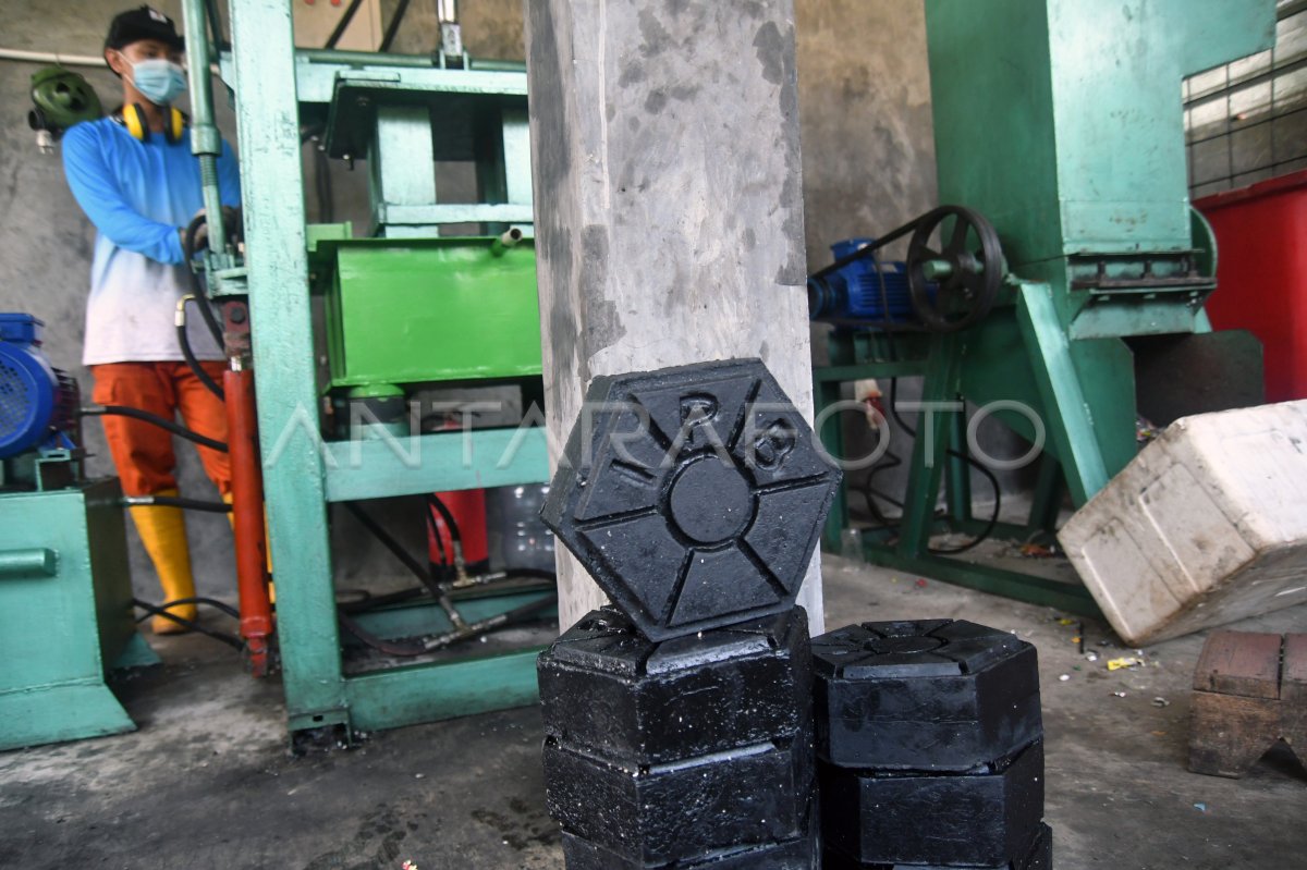 Kolase Sampah Plastik: Kreasi Artistik dari Limbah