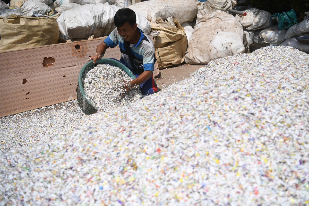 Daur Ulang Sampah Plastik: Solusi atau Sekadar Harapan Palsu?