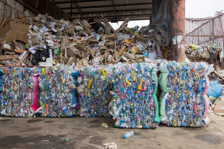 Botol Plastik: Bisa Daur Ulang?