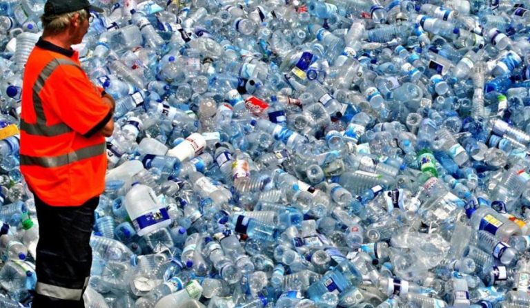 Sampah Jadi Busana: Mimpi atau Kenyataan?