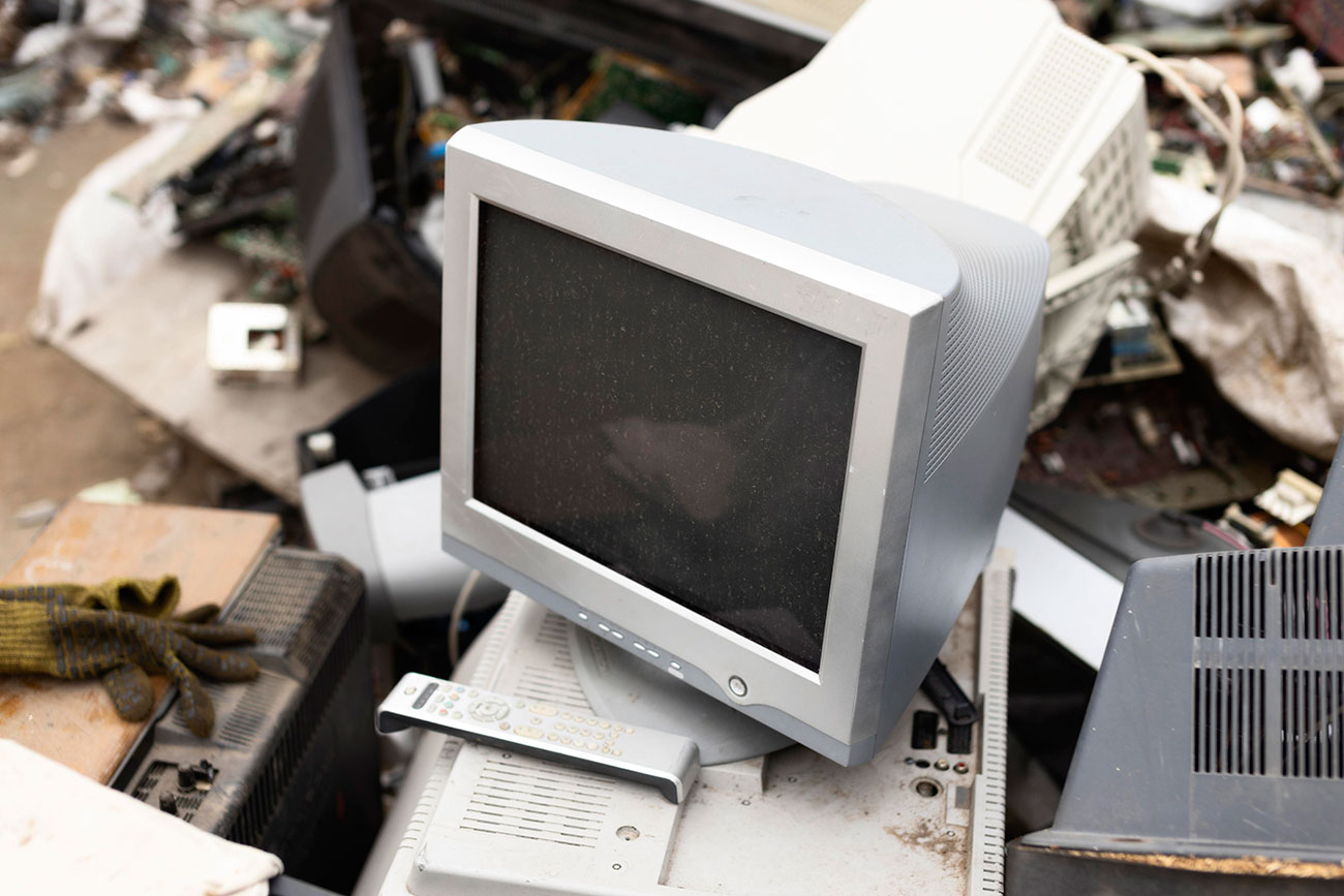 E-Waste: Gunung Sampah yang Terus Meninggi, Ancaman Tersembunyi, dan Peluang Terabaikan